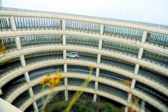 'Dizziest parking lot' revealed in Hangzhou 