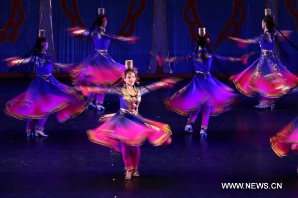 Mainland artists perform in Macao