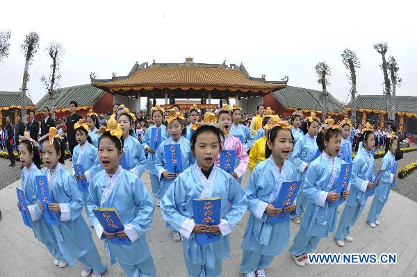 Memorial ceremony held at Confucius Temple to mark new semester
