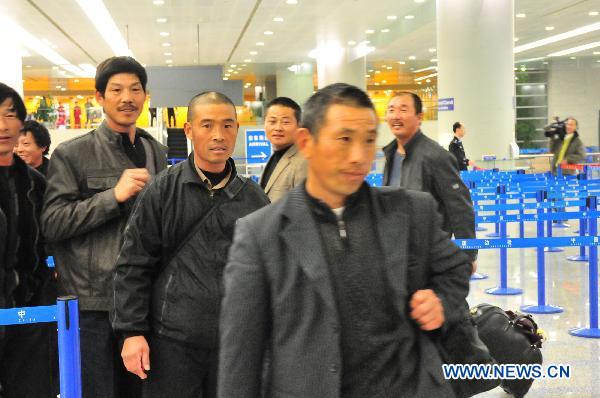 Chinese workers evacuated from Libya arrive in Shanghai 