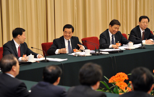 Chinese leaders deliberate gov't work report with national legislators