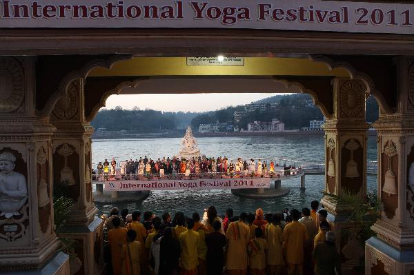 Practitioners Practise beside Ganges in Int'l Yoga Festival