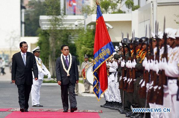Cambodian, Lao PMs meet on bilateral ties 