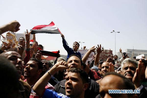 Egyptians protest in Tahrir Square against constitution amending