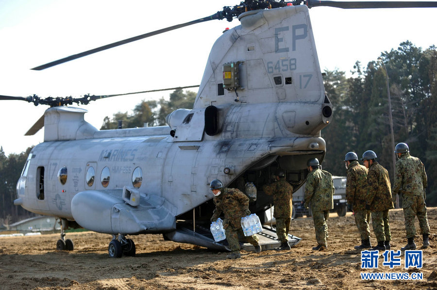 US military helicopters join relief efforts in Japan