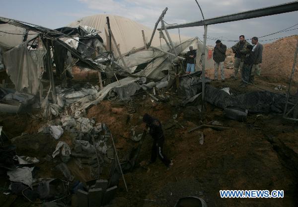 Israeli strikes wound two Gazans 
