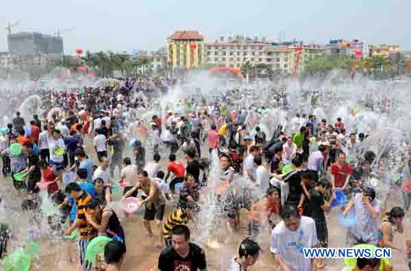 Water-Sprinkling Festival celebrated in SW China's Yunnan