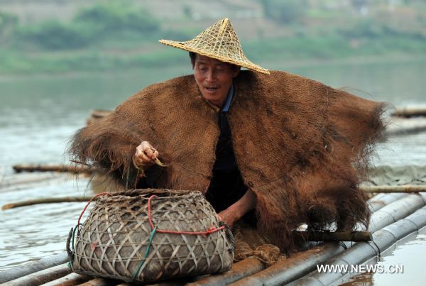 Traditional fishing activity atracts tourists in S China
