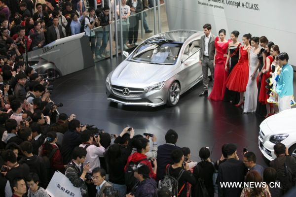Chinese automakers showcase green car ambitions at Shanghai auto show