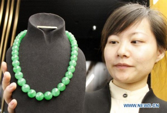 jade-necklace-worth-200-mln-yuan-people-s-daily-online