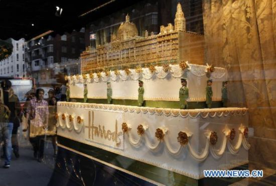 London's famous luxury store displays exquisite wedding cakes