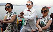 Flash mobs dance 'Gangnam Style' 