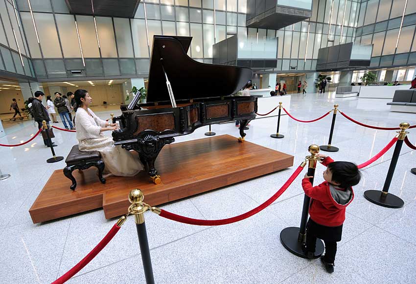 Gulou Hospital located in Nanjing’s downtown area comes into service on Nov. 5. (Xinhua/Sun Can)