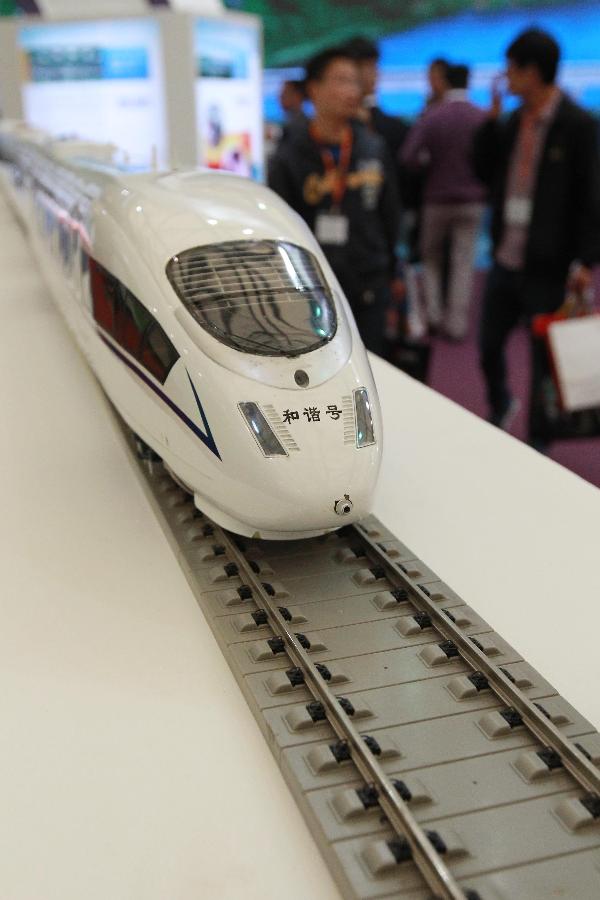 Visitors look at a model of China's CRH3 high-speed train during the 14th China International Industry Fair in east China's Shanghai Municipality, Nov. 6, 2012. The industry fair opened to the public Tuesday at Shanghai New International Expo Center, with 1,648 exhibitors from at home and abroad. (Xinhua/Pei Xin)