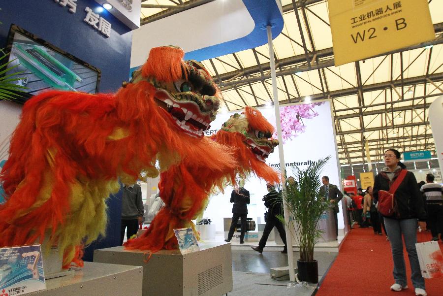 Two decorated industrial robots perform lion dancing at the 2012 China International Industry Fair in east China's Shanghai Municipality, Nov. 6, 2012. The five-day Fair, which kicked off on Tuesday, is held in November annually since 1999. (Xinhua/Pei Xin) 