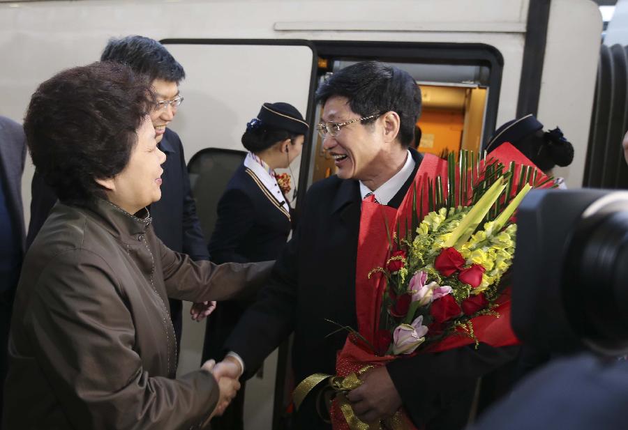 Delegates of the 18th National Congress of the Communist Party of China (CPC) from Shanxi Province arrive in Beijing, capital of China, Nov. 5, 2012. The 18th CPC National Congress will be opened in Beijing on Nov. 8. (Xinhua/Ding Lin)