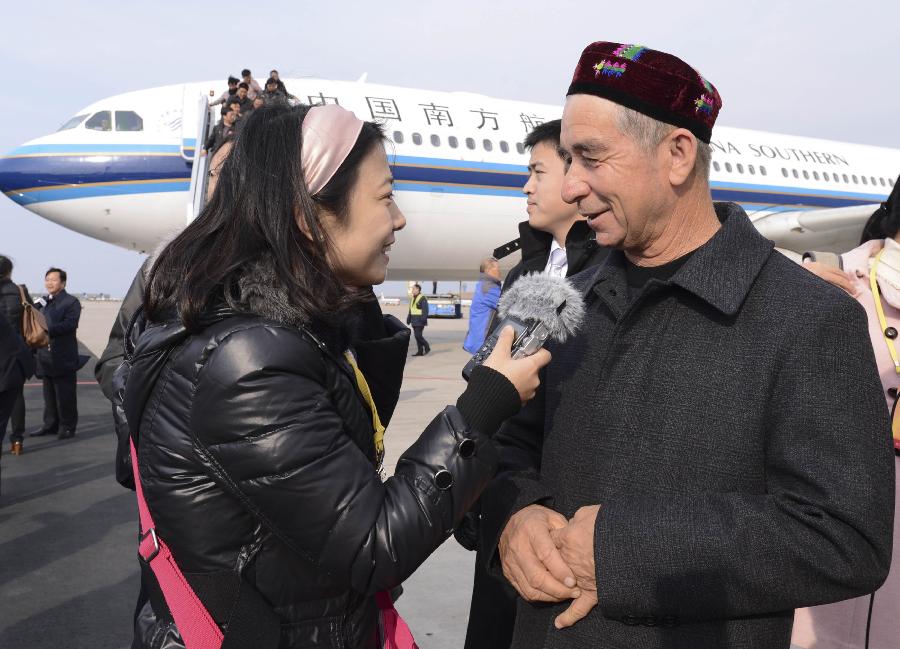 Memetjan Umer (R), a delegate of the 18th National Congress of the Communist Party of China (CPC) from northwest China's Xinjiang Uygur Autonomous Region, speaks to a reporter upon arrival in Beijing, capital of China, Nov. 5, 2012. The 18th CPC National Congress will be opened in Beijing on Nov. 8. (Xinhua/Wang Ye)