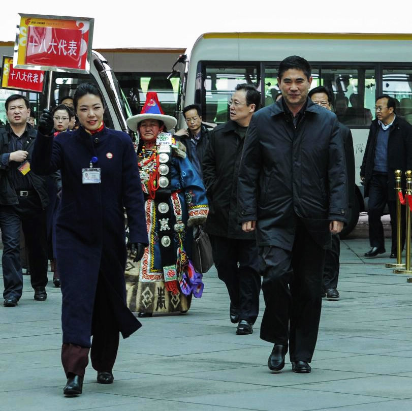 Delegates of the 18th National Congress of the Communist Party of China (CPC) from northwest China's Qinghai Province arrive in Beijing, capital of China, Nov. 5, 2012. The 18th CPC National Congress will be opened in Beijing on Nov. 8. (Xinhua/Xie Huanchi) 