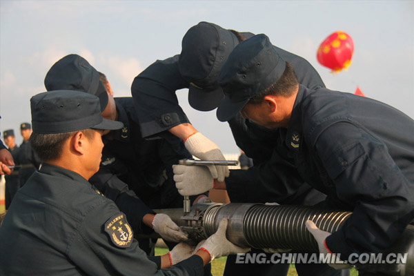 Recently, an airfield and station of aviation force under the North China Sea Fleet of the Navy of the Chinese People’s Liberation Army (PLA) organized its troop units to conduct on-duty training and skill competition, so as to arouse training enthusiasm of its officers and men. (PLA Navy/ Zhang Qingchao)