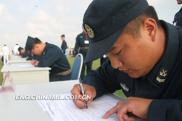 Recently, an airfield and station of aviation force under the North China Sea Fleet of the Navy of the Chinese People’s Liberation Army (PLA) organized its troop units to conduct on-duty training and skill competition, so as to arouse training enthusiasm of its officers and men. (PLA Navy/ Zhang Qingchao)