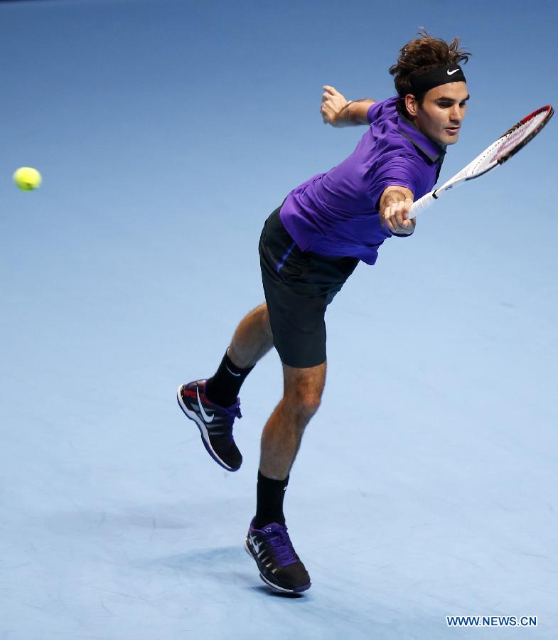 Roger Federer of Switzerland returns a shot during the men's singles Group B tennis match against Janko Tipsarevic of Serbia at the ATP World Tour Finals at the O2 Arena in London, Britain, on Nov. 6, 2012. Roger Federer won 2-0. (Xinhua/Wang Lili) 