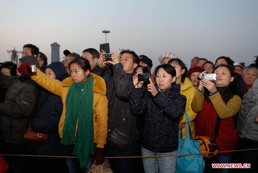 People wait for the national flag-raising ceremony at the Tian'anmen Square in Beijing, capital of China, Nov. 7, 2012. Tourists from across the country and local residents watched the national flag-raising ceremony at the square early Nov. 7, one day ahead of the opening of the 18th National Congress of the Communist Party of China. (Xinhua/Jin Liwang)