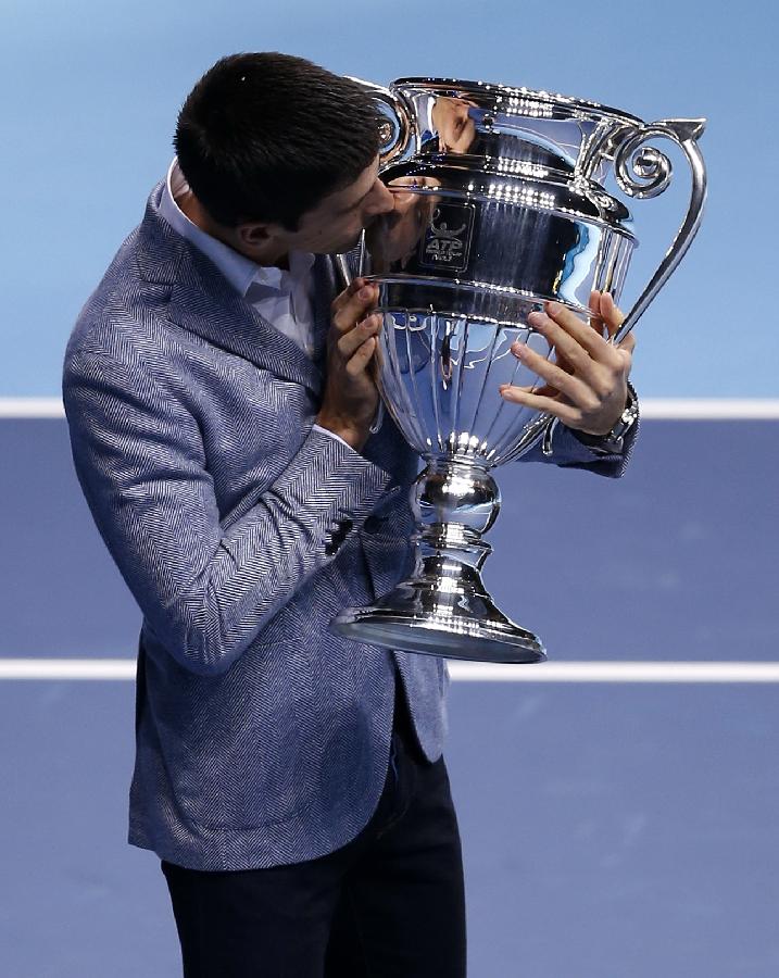 Novak Djokovic of Serbia kisses the trophy of the 2012 ATP World Tour No. 1 Award at the O2 Arena in London, Britain, on Nov. 6, 2012. Djokovic was presented the 2012 ATP World Tour No. 1 Award and the Arthur Ashe Humanitarian Award in London Tuesday. (Xinhua/Wang Lili)