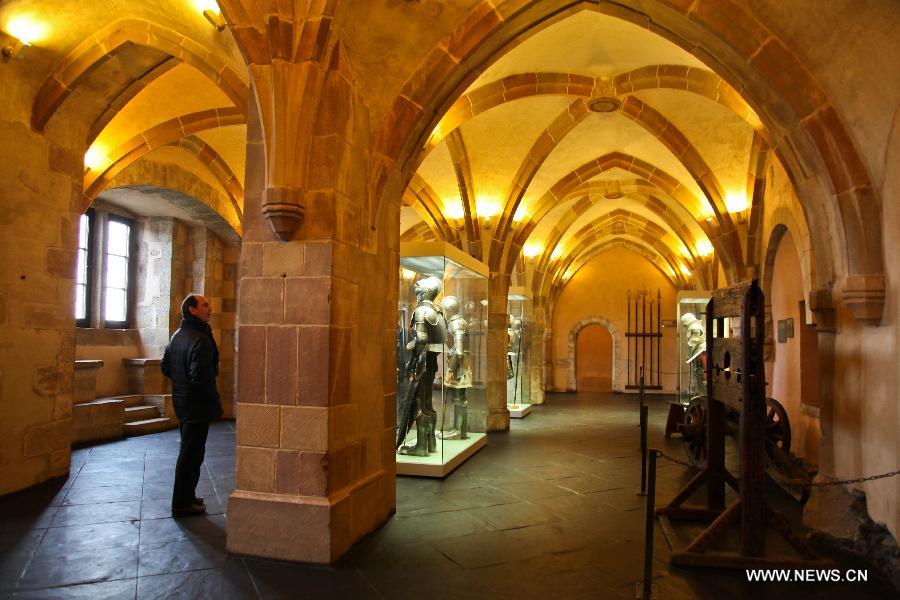 Photo taken on Nov. 4, 2012 shows the indoor scene of Vianden Castle, Luxembourg. Vianden Castle was built between the 11th and 14th century on the foundations of a Roman castle and a Carolingian refuge. It is one of the largest and most beautiful feudal residences during the Romanesque and Gothic periods in Europe. (Xinhua/Yan Ting)