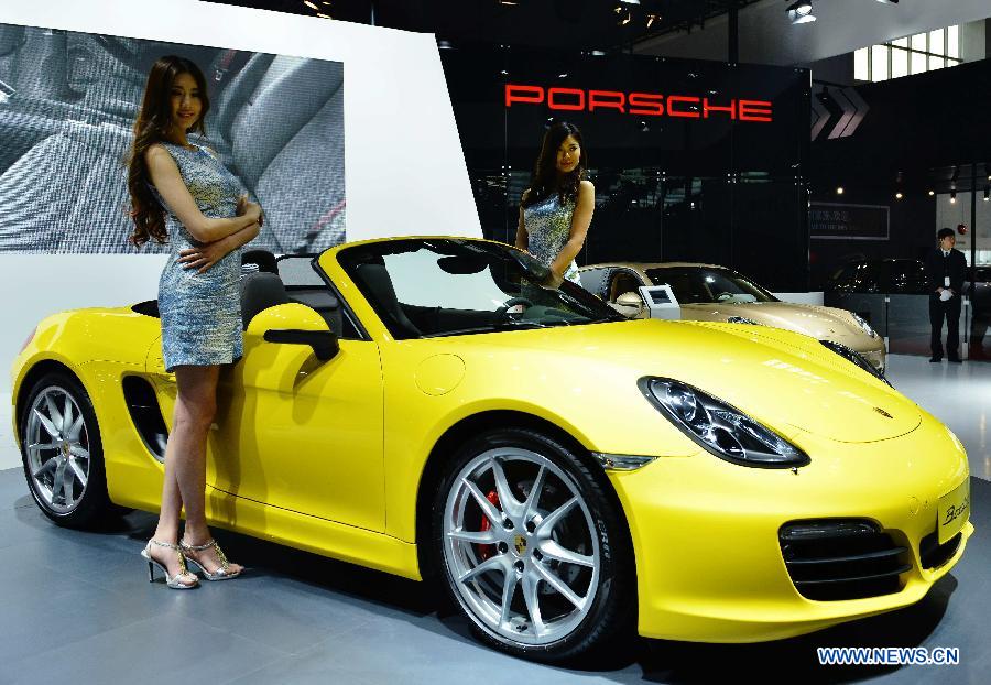 Models present a Porsche car at the 13th International Automobile Industry Exhibition in Hangzhou, capital of east China's Zhejiang Province, Nov. 7, 2012. The five-day exhibition, which kicked off on Wednesday, displays more than 100 vehicles of 60 brands from both home and abroad. (Xinhua/Long Wei) 