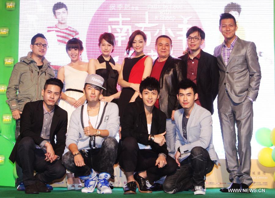 The creating and starring staff, along with guests, pose for pictures at the premiere of director Chi-Jan Hou's new film "When a Wolf falls in love with a Sheep" in Taipei, southeast China's Taiwan, Nov. 6, 2012. (Xinhua)