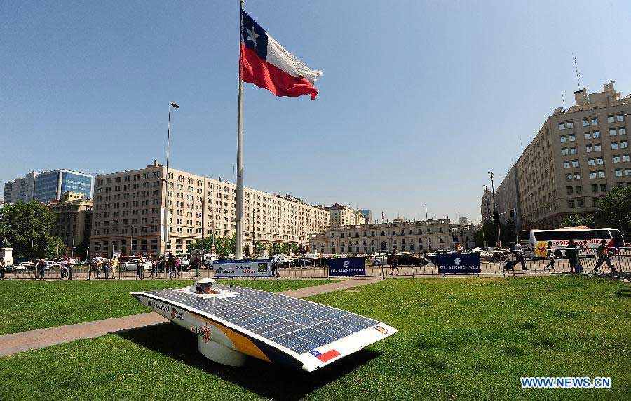 A pilot remains on board of a Chilean solar car to participate in the Atacama Solar Race, which is the second version of the solar car competition in Latin America, in Plaza de la Ciudadania, in the city of Santiago, capital of Chile, on Nov. 7, 2012. The race will be held from Nov. 15 to 19 in the Atacama Desert. (Xinhua/Jorge Villegas) 