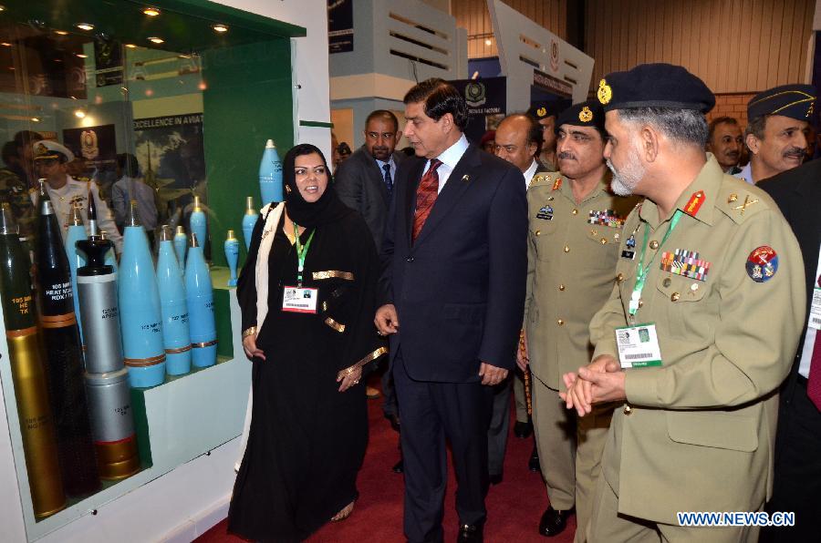 Pakistani Prime Minister Raja Pervaiz Ashraf (2nd L, front) visits the five-day International Defense Exhibition at the expo center in southern Pakistani port city of Karachi, Nov. 7, 2012. A total of 135 foreign and 74 Pakistani firms participated in the international defense exhibition which kicked off here on Wednesday. (Xinhua) 