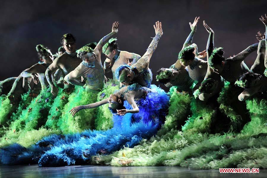 Chinese dancing master Yang Liping's dance drama "The Peacock" is staged in Qingdao, a coastal city in east China's Shandong Province, Nov. 7, 2012. Yang started her six-month performing tour of "The Peacock" last August in Kunming, capital of southwest China's Yunnan Province. She will end her dancing career after the tour in 25 cities in China. (Xinhua/Li Ziheng) 