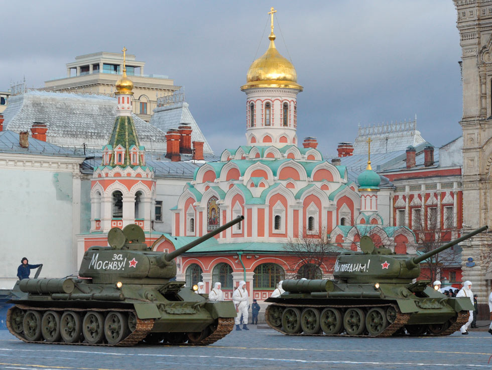 Tanks are seen in Moscow's Red Square on Nov. 7, 2012, during a military parade marking the 71st anniversary of a historical parade in 1941 when Soviet soldiers marched through Red Square to fight against the Nazis during the Second World War. (Photo/Xinhua)