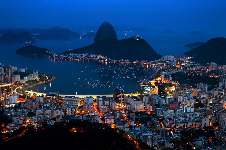 Night view of Guanabara Bay in Rio de Janeiro, Brazil on October 30. (Xinhua/AFP)