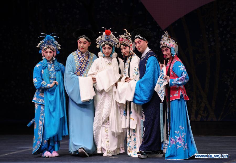 Peking Opera performing artists pose for a group photo during a rehearsal press conference in Taipei, southeast China's Taiwan, Nov. 8, 2012. A three-day joint performance by Peking Opera performers from both Chinese mainland and Taiwan will be staged in Taiwan from Nov. 9 to 11. (Xinhua/Yin Bogu) 