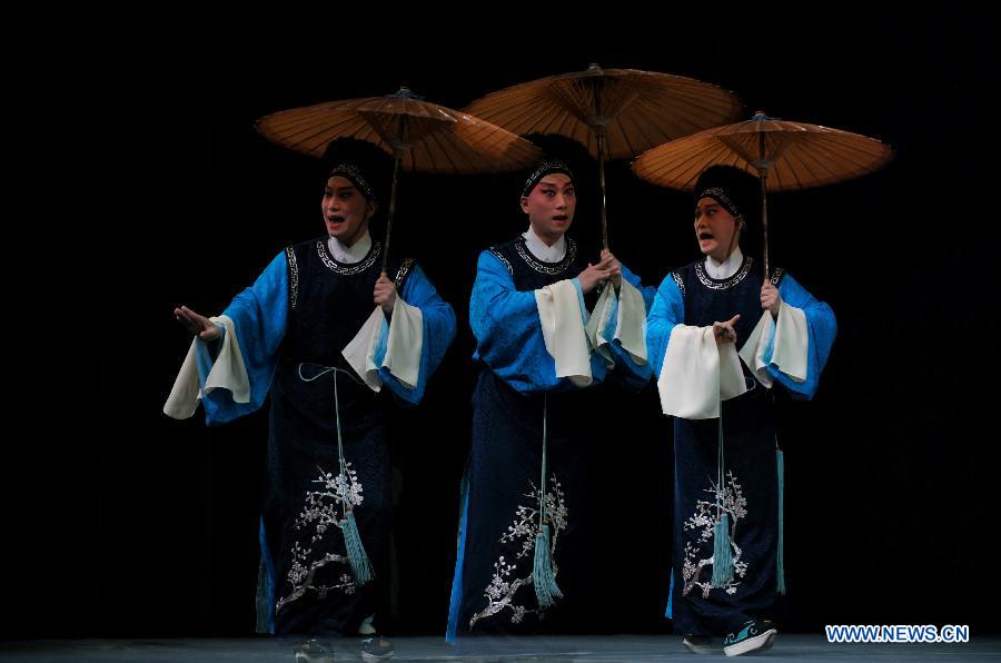 This multiple-exposure photo taken on Nov. 8, 2012 shows a Peking Opera performer from Taiwan performing Peking Opera "The Legend of the White Snake" during a rehearsal press conference in Taipei, southeast China's Taiwan. A three-day joint performance by Peking Opera performers from both Chinese mainland and Taiwan will be staged in Taiwan from Nov. 9 to 11. (Xinhua/Yin Bogu)