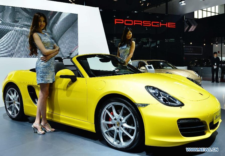 Models present a Porsche car at the 13th International Automobile Industry Exhibition in Hangzhou, capital of east China's Zhejiang Province, Nov. 7, 2012. The five-day exhibition, which kicked off on Wednesday, displays more than 100 vehicles of 60 brands from both home and abroad. (Xinhua/Long Wei) 