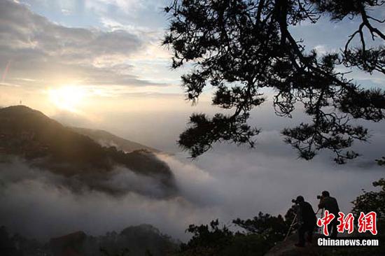 Lushan Mountain, Jiangxi, ChinaLushan Mountain is regard as a symbol of pure love. The classic movie romance on Lushan Mountain move many Chinese people in 1980s. (Chinanews.com/Qin Yongyan)