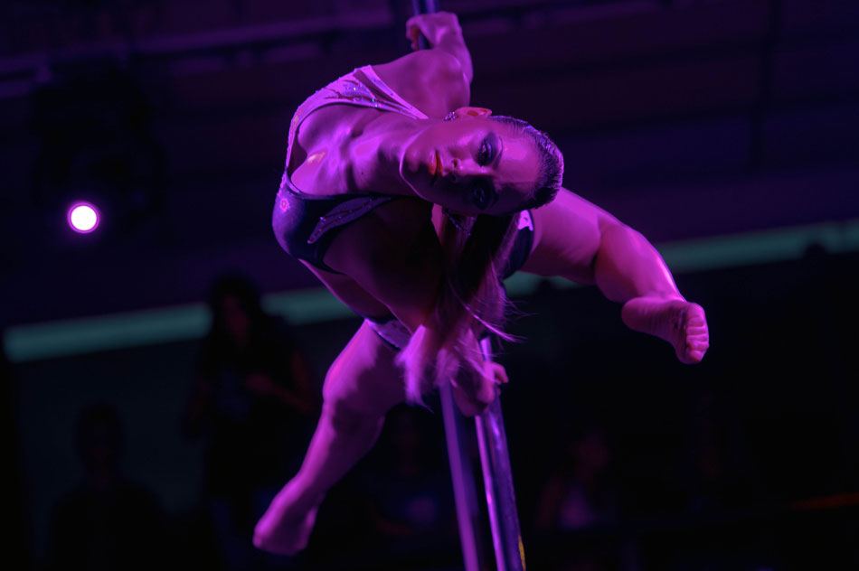 A Mexico dancer performs in the second annual world pole-dancing competition in Rio de Janeiro, Brazil, Nov. 3, 2012. (Xinhua/AFP)