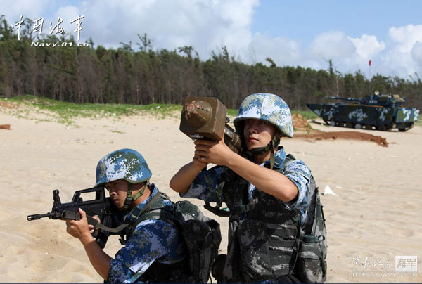 Recently, a marine brigade and a landing-ship unit under the South China Sea Fleet of the  Navy of the Chinese People’s Liberation Army （PLA）held a joint training on such subjects  as long-range maneuvering, seizing the beach for landing and so on, so as to all-roundly  uplift troops’ actual-combat capability.(Photo/ China Military Online) 