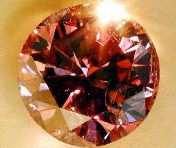 The round brilliant-cut, 2 to 5 carat, deep purple Supreme Purple Star diamond was appeared in London in 2002. It is believed to have originated in the Amazon basin. (Photo/Chinadaily.com.cn)
