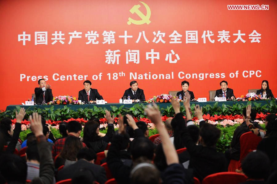 Sun Zhijun (3rd L), vice minister of the Publicity Department of the Central Committee of the Communist Party of China (CPC), Zhao Shaohua (3rd R), vice minister of culture, Tian Jin (2nd L), vice director of the State Administration of Radio Film and Television, and Jiang Jianguo (2nd R), vice director of the General Administration of Press and Publication attend a press conferece at the press center in Beijing.(Xinhua/Li Xin)