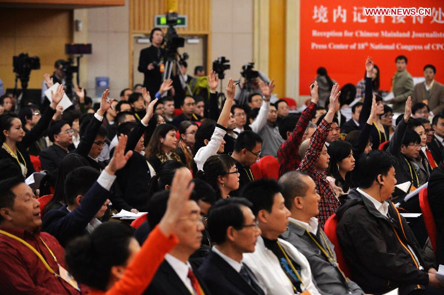 Journalists raise hands to ask questions during a press conference attended by Sun Zhijun, vice minister of the Publicity Department of the Central Committee of the CPC, Zhao Shaohua, vice minister of culture, Tian Jin, vice director of the State Administration of Radio Film and Television, and Jiang Jianguo, vice director of the General Administration of Press and Publication. (Xinhua/Li Xin)