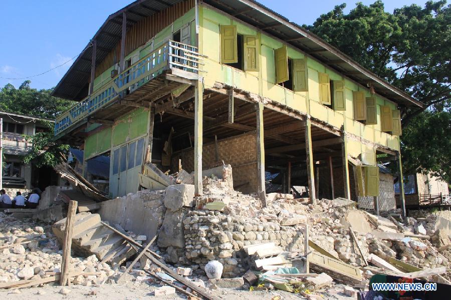 A damaged house is seen at Tabaitgine, Myanmar's quake epicenter, in Myanmar's Mandalay region, Nov. 11, 2012. A strong earthquake measuring 6.8 on the Richter scale struck Myanmar's northern Mandalay region Sunday morning, according to Nay Pyi Taw Hydrology and Meteorology Department. At least 6 people dead and 64 people injured in the earthquake. (Xinhua/Hou Baoqiang)
