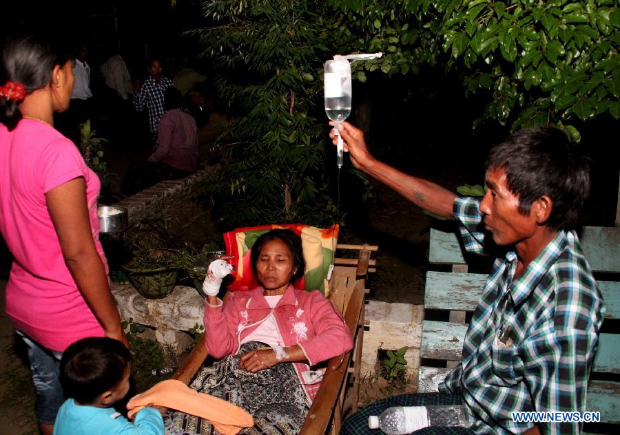 A patient receives the medical treatement inside a hospital compound in Kyaukmyaung town of Sagaing Region in Myanmar, on Nov.11, 2012. A strong earthquake measuring 6.8 on the Richter scale struck Myanmar's northern Mandalay region Sunday morning, according to Nay Pyi Taw Hydrology and Meteorology Department. At least 6 people dead and 64 people injured in the earthquake. (Xinhua/U Aung)