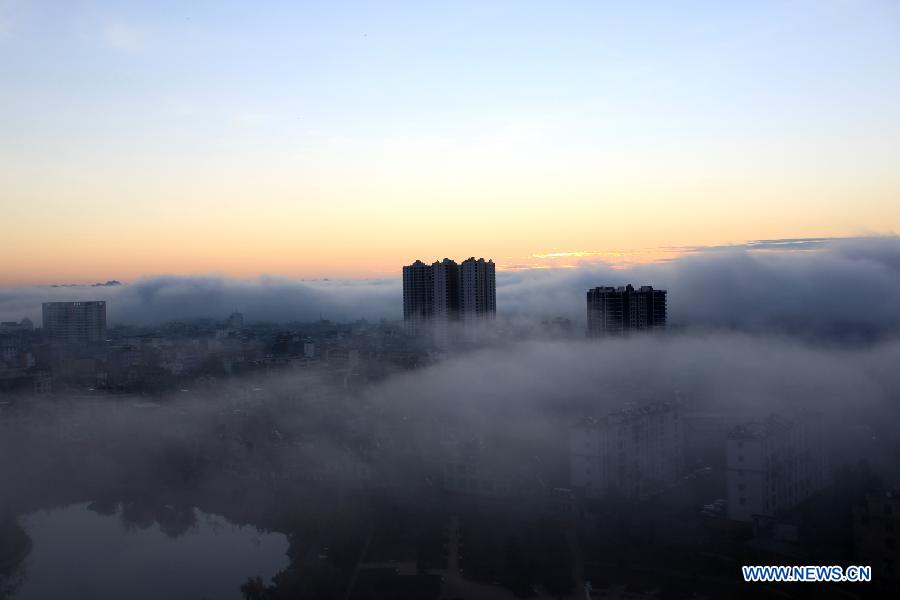 Photo taken on Nov. 9, 2012 shows the cloud-blanketed Luoping County of Qujing, southwest China's Yunnan Province. (Xinhua/Mao Hong) 