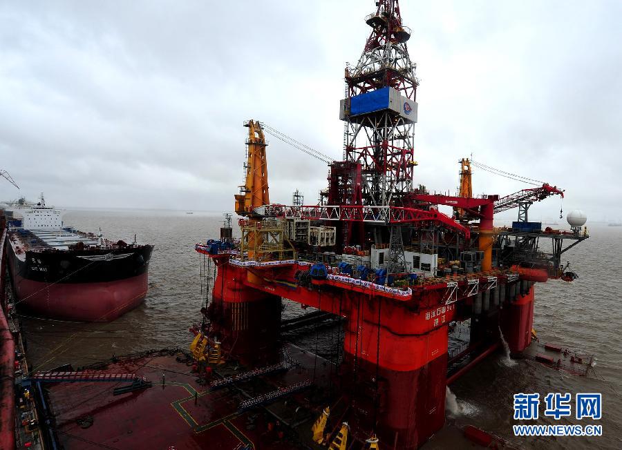 Photo taken on May 23, 2011 shows deep-water drilling rig CNOOC 981 in the South China Sea. (Xinhua/Chen Fei)