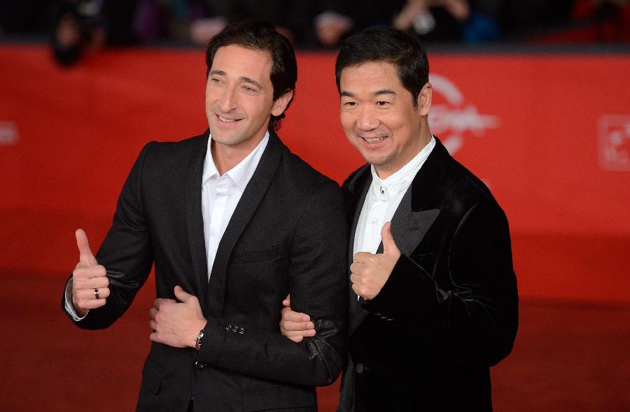 Actors Adrien Brody (L) and Zhang Guoli (R) pose on the red carpet for the premiere of the film "Back to 1942" at the 7th Rome Film Festival in Rome, capital of Italy, late Nov. 11, 2012. (Xinhua/Wang Qingqin)