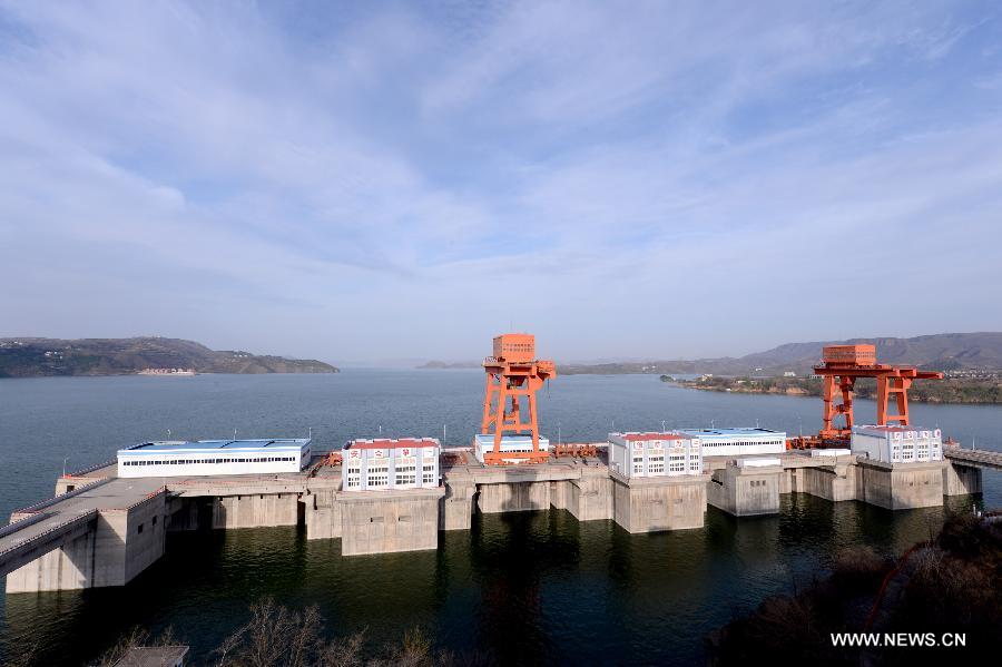 Photo taken on Nov. 12, 2012 shows the scenery of Xiaolangdi Reservoir, a major water control project on the Yellow River, in central China's Henan Province. Xiaolangdi impounded water of 8.934 billion cubic meters on Monday, with the water level reaching 270 meters, the highest in history. (Xinhua/Zhao Peng) 